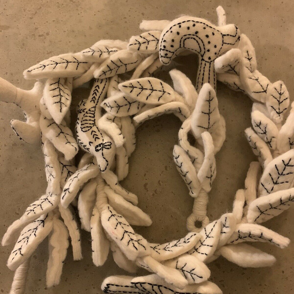 Anthropologie Felted  Songbird Bird Garland NWOT - Picture 2 of 8